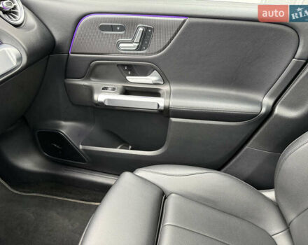 Сірий Мерседес GLB-Class, об'ємом двигуна 1.99 л та пробігом 29 тис. км за 35000 $, фото 27 на Automoto.ua