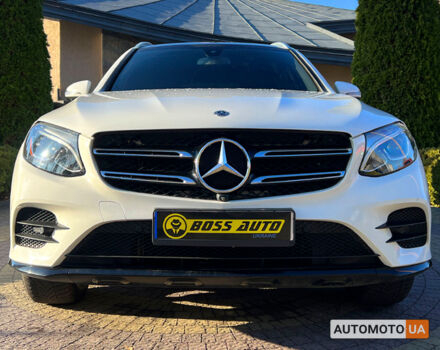 Белый Мерседес GLC 300, объемом двигателя 2 л и пробегом 182 тыс. км за 23600 $, фото 1 на Automoto.ua