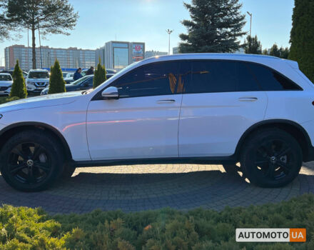 Белый Мерседес GLC 300, объемом двигателя 2 л и пробегом 182 тыс. км за 23600 $, фото 3 на Automoto.ua