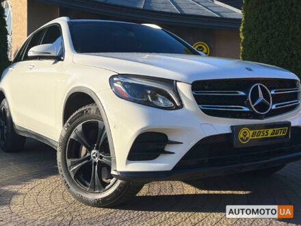 Мерседес GLC 300 2017 в Львове на Automoto.ua Белый Мерседес GLC 300, объемом двигателя 2 л и пробегом 182 тыс. км за 23600 $, фото 1 на Automoto.ua