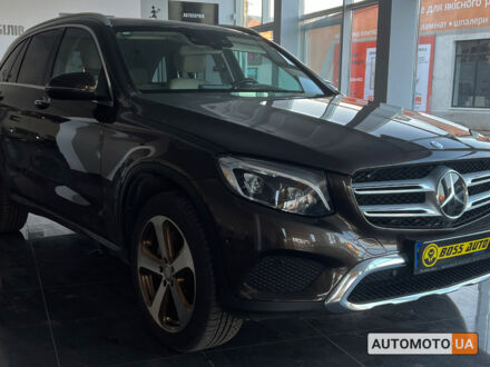 Мерседес GLC 300 2016 у Червонограде на Automoto.ua Коричневий Мерседес GLC 300, об'ємом двигуна 2 л та пробігом 147 тис. км за 32500 $, фото 1 на Automoto.ua