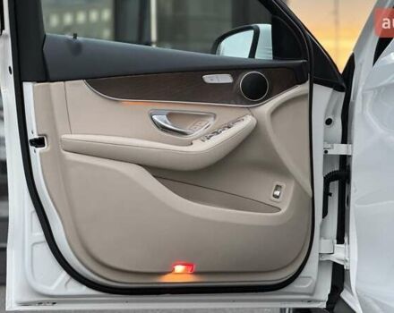 Мерседес ГЛЦ-Класс 2017 в Киеве на Automoto.ua Белый Мерседес ГЛЦ-Класс, объемом двигателя 2.14 л и пробегом 57 тыс. км за 36999 $, фото 11 на Automoto.ua