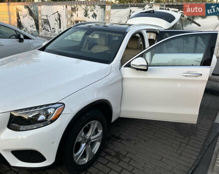 Белый Мерседес ГЛЦ-Класс, объемом двигателя 1.99 л и пробегом 142 тыс. км за 29000 $, фото 3 на Automoto.ua