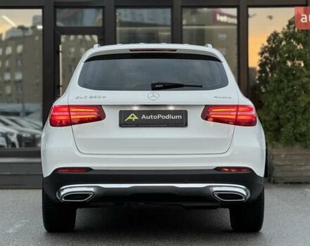 Мерседес ГЛЦ-Класс 2017 в Киеве на Automoto.ua Белый Мерседес ГЛЦ-Класс, объемом двигателя 2.14 л и пробегом 57 тыс. км за 36999 $, фото 5 на Automoto.ua