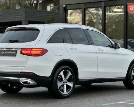 Мерседес ГЛЦ-Класс 2017 в Киеве на Automoto.ua Белый Мерседес ГЛЦ-Класс, объемом двигателя 2.14 л и пробегом 57 тыс. км за 36999 $, фото 6 на Automoto.ua