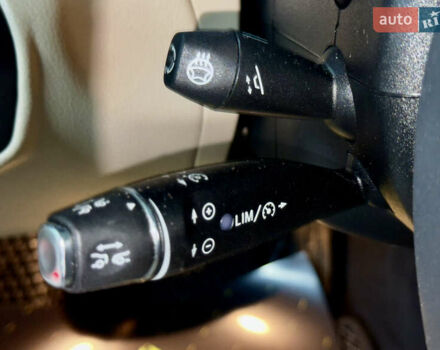 Белый Мерседес ГЛЦ-Класс, объемом двигателя 2 л и пробегом 153 тыс. км за 39999 $, фото 9 на Automoto.ua