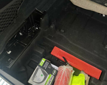 Белый Мерседес ГЛЦ-Класс, объемом двигателя 2 л и пробегом 115 тыс. км за 32500 $, фото 3 на Automoto.ua