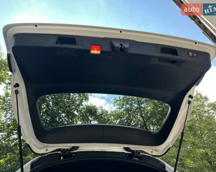 Білий Мерседес ГЛЦ-Клас, об'ємом двигуна 2 л та пробігом 182 тис. км за 22800 $, фото 126 на Automoto.ua