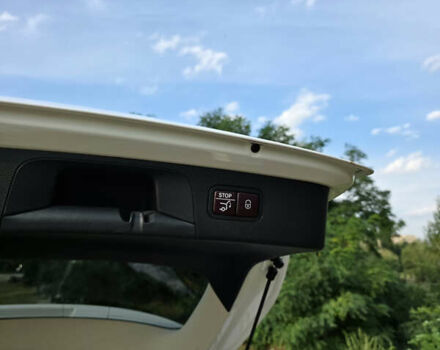 Мерседес ГЛЦ-Класс 2019 в Киеве на Automoto.ua Белый Мерседес ГЛЦ-Класс, объемом двигателя 2 л и пробегом 66 тыс. км за 29700 $, фото 23 на Automoto.ua