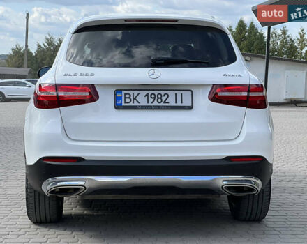 Белый Мерседес ГЛЦ-Класс, объемом двигателя 1.99 л и пробегом 115 тыс. км за 32800 $, фото 4 на Automoto.ua
