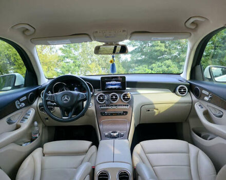 Мерседес ГЛЦ-Класс 2019 в Киеве на Automoto.ua Белый Мерседес ГЛЦ-Класс, объемом двигателя 2 л и пробегом 66 тыс. км за 29700 $, фото 17 на Automoto.ua