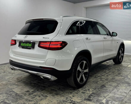 Белый Мерседес ГЛЦ-Класс, объемом двигателя 2 л и пробегом 124 тыс. км за 35900 $, фото 3 на Automoto.ua