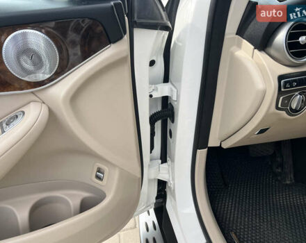 Белый Мерседес ГЛЦ-Класс, объемом двигателя 1.99 л и пробегом 115 тыс. км за 32800 $, фото 31 на Automoto.ua