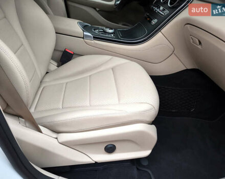 Белый Мерседес ГЛЦ-Класс, объемом двигателя 2 л и пробегом 135 тыс. км за 21600 $, фото 24 на Automoto.ua