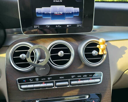 Мерседес ГЛЦ-Класс 2019 в Киеве на Automoto.ua Белый Мерседес ГЛЦ-Класс, объемом двигателя 2 л и пробегом 66 тыс. км за 29700 $, фото 18 на Automoto.ua