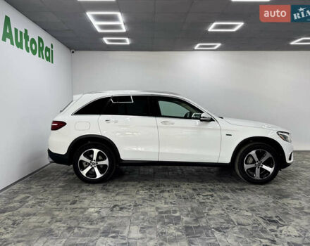 Белый Мерседес ГЛЦ-Класс, объемом двигателя 2 л и пробегом 124 тыс. км за 35900 $, фото 2 на Automoto.ua