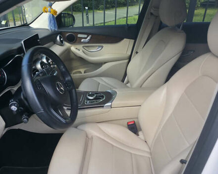 Мерседес ГЛЦ-Класс 2019 в Киеве на Automoto.ua Белый Мерседес ГЛЦ-Класс, объемом двигателя 2 л и пробегом 66 тыс. км за 29700 $, фото 25 на Automoto.ua