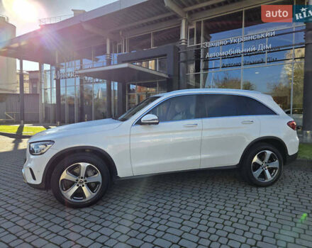 Белый Мерседес ГЛЦ-Класс, объемом двигателя 1.99 л и пробегом 65 тыс. км за 37900 $, фото 2 на Automoto.ua