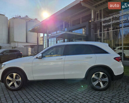 Белый Мерседес ГЛЦ-Класс, объемом двигателя 1.99 л и пробегом 65 тыс. км за 37900 $, фото 3 на Automoto.ua