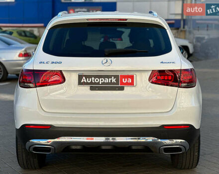 Белый Мерседес ГЛЦ-Класс, объемом двигателя 2 л и пробегом 33 тыс. км за 51940 $, фото 4 на Automoto.ua