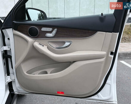 Белый Мерседес ГЛЦ-Класс, объемом двигателя 1.99 л и пробегом 80 тыс. км за 33500 $, фото 73 на Automoto.ua