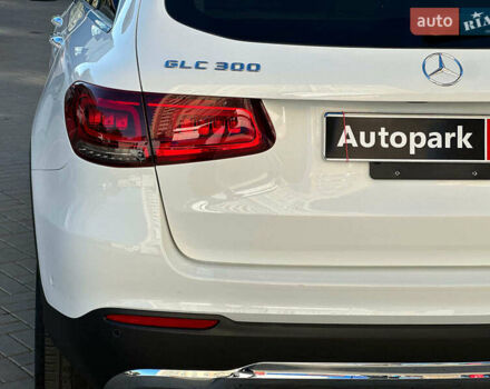Белый Мерседес ГЛЦ-Класс, объемом двигателя 2 л и пробегом 33 тыс. км за 51940 $, фото 8 на Automoto.ua