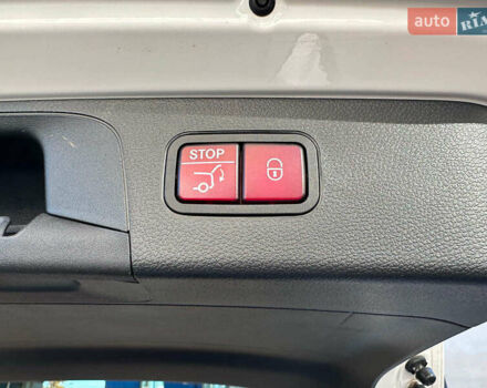 Белый Мерседес ГЛЦ-Класс, объемом двигателя 2 л и пробегом 33 тыс. км за 51940 $, фото 16 на Automoto.ua