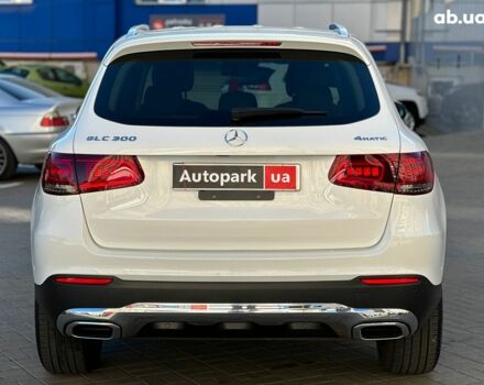 Білий Мерседес ГЛЦ-Клас, об'ємом двигуна 2 л та пробігом 33 тис. км за 51940 $, фото 4 на Automoto.ua