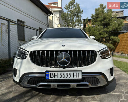 Белый Мерседес ГЛЦ-Класс, объемом двигателя 1.95 л и пробегом 18 тыс. км за 56000 $, фото 3 на Automoto.ua