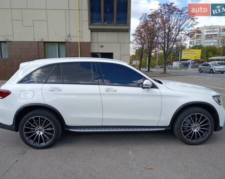 Мерседес ГЛЦ-Клас 2022 у Дніпро (Дніпропетровську) на Automoto.ua Білий Мерседес ГЛЦ-Клас, об'ємом двигуна 2 л та пробігом 49 тис. км за 45500 $, фото 3 на Automoto.ua