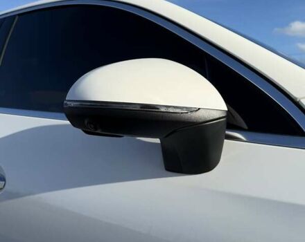 Белый Мерседес ГЛЦ-Класс, объемом двигателя 2 л и пробегом 14 тыс. км за 82000 $, фото 4 на Automoto.ua