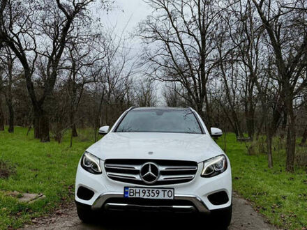 Белый Мерседес ГЛЦ-Класс, объемом двигателя 1.99 л и пробегом 40 тыс. км за 27000 $, фото 1 на Automoto.ua