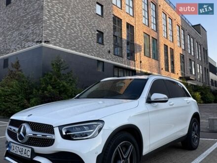 Белый Мерседес ГЛЦ-Класс, объемом двигателя 1.95 л и пробегом 37 тыс. км за 43000 $, фото 1 на Automoto.ua