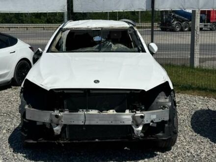Мерседес ГЛЦ-Клас 2020 у Тернополі на Automoto.ua Білий Мерседес ГЛЦ-Клас, об'ємом двигуна 2 л та пробігом 30 тис. км за 15000 $, фото 1 на Automoto.ua