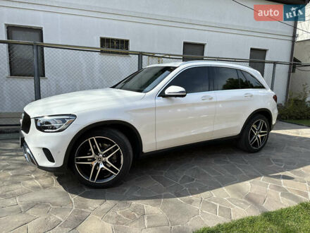 Белый Мерседес ГЛЦ-Класс, объемом двигателя 1.95 л и пробегом 18 тыс. км за 56000 $, фото 1 на Automoto.ua