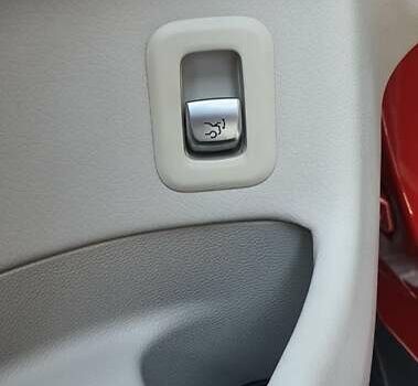 Мерседес ГЛЦ-Клас 2016 у Львові на Automoto.ua Червоний Мерседес ГЛЦ-Клас, об'ємом двигуна 2 л та пробігом 125 тис. км за 22500 $, фото 30 на Automoto.ua