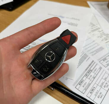 Мерседес ГЛЦ-Клас 2016 у Львові на Automoto.ua Червоний Мерседес ГЛЦ-Клас, об'ємом двигуна 2 л та пробігом 125 тис. км за 22500 $, фото 25 на Automoto.ua