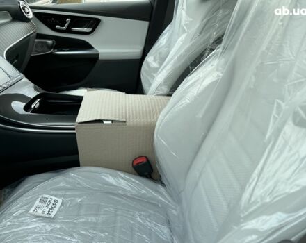 Мерседес ГЛЦ-Клас, об'ємом двигуна 2 л та пробігом 1 тис. км за 90746 $, фото 33 на Automoto.ua