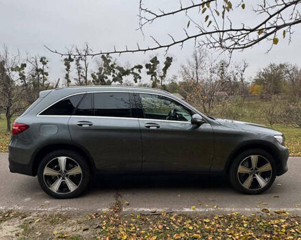 Серый Мерседес ГЛЦ-Класс, объемом двигателя 2 л и пробегом 130 тыс. км за 31600 $, фото 4 на Automoto.ua