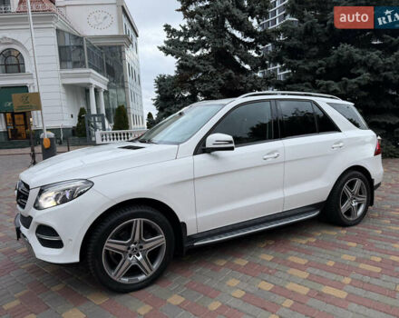 Мерседес ГЛЕ-Класс 2015 в Одессе на Automoto.ua Белый Мерседес ГЛЕ-Класс, объемом двигателя 2.14 л и пробегом 271 тыс. км за 29500 $, фото 3 на Automoto.ua