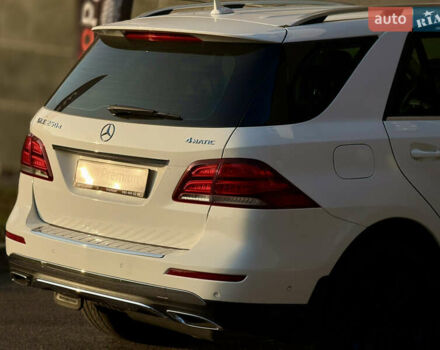 Мерседес ГЛЕ-Класс 2015 в Харькове на Automoto.ua Белый Мерседес ГЛЕ-Класс, объемом двигателя 2.14 л и пробегом 193 тыс. км за 26500 $, фото 7 на Automoto.ua