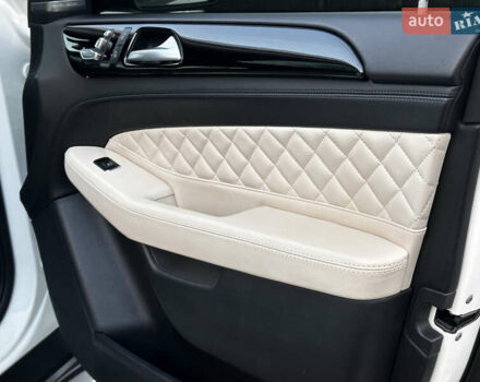 Белый Мерседес ГЛЕ-Класс, объемом двигателя 3 л и пробегом 155 тыс. км за 45900 $, фото 87 на Automoto.ua