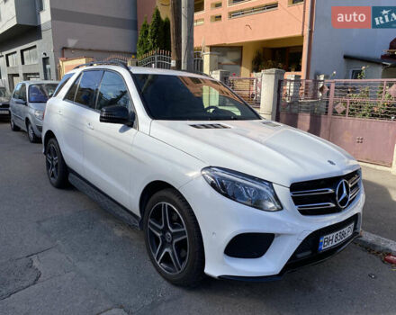 Мерседес ГЛЕ-Класс 2017 в Одессе на Automoto.ua Белый Мерседес ГЛЕ-Класс, объемом двигателя 2.14 л и пробегом 125 тыс. км за 41000 $, фото 1 на Automoto.ua