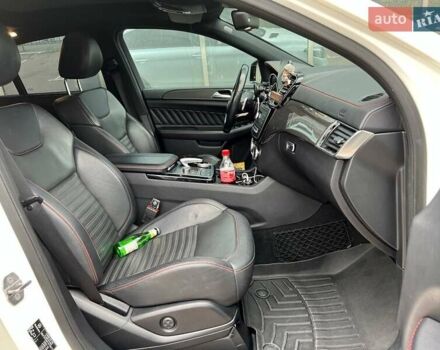 Мерседес ГЛЕ-Класс 2017 в Киеве на Automoto.ua Белый Мерседес ГЛЕ-Класс, объемом двигателя 3 л и пробегом 104 тыс. км за 52000 $, фото 10 на Automoto.ua