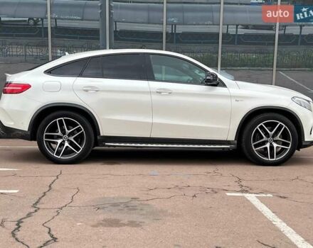 Мерседес ГЛЕ-Класс 2017 в Киеве на Automoto.ua Белый Мерседес ГЛЕ-Класс, объемом двигателя 3 л и пробегом 104 тыс. км за 52000 $, фото 6 на Automoto.ua