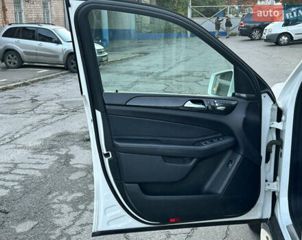 Белый Мерседес ГЛЕ-Класс, объемом двигателя 3.5 л и пробегом 152 тыс. км за 22000 $, фото 4 на Automoto.ua