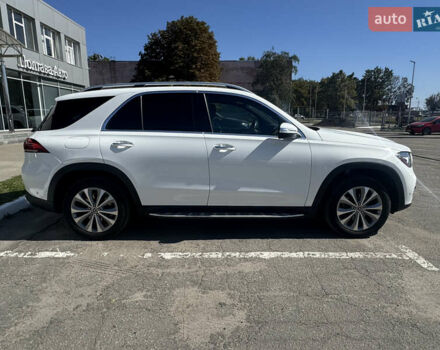 Белый Мерседес ГЛЕ-Класс, объемом двигателя 1.99 л и пробегом 49 тыс. км за 51000 $, фото 2 на Automoto.ua