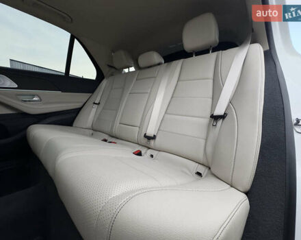 Мерседес ГЛЕ-Класс 2019 в Киеве на Automoto.ua Белый Мерседес ГЛЕ-Класс, объемом двигателя 1.99 л и пробегом 81 тыс. км за 45700 $, фото 60 на Automoto.ua