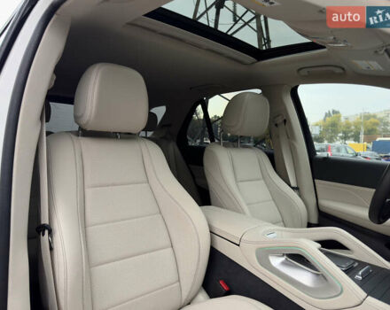 Мерседес ГЛЕ-Класс 2019 в Киеве на Automoto.ua Белый Мерседес ГЛЕ-Класс, объемом двигателя 1.99 л и пробегом 81 тыс. км за 45700 $, фото 74 на Automoto.ua