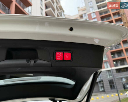 Білий Мерседес ГЛЕ-Клас, об'ємом двигуна 2 л та пробігом 70 тис. км за 48888 $, фото 27 на Automoto.ua